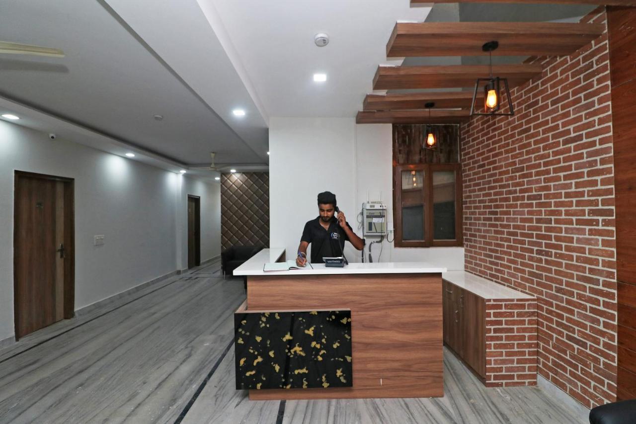 Готель Super Capital O Esscon House Near Payal Cinema Ґурґаон Екстер'єр фото