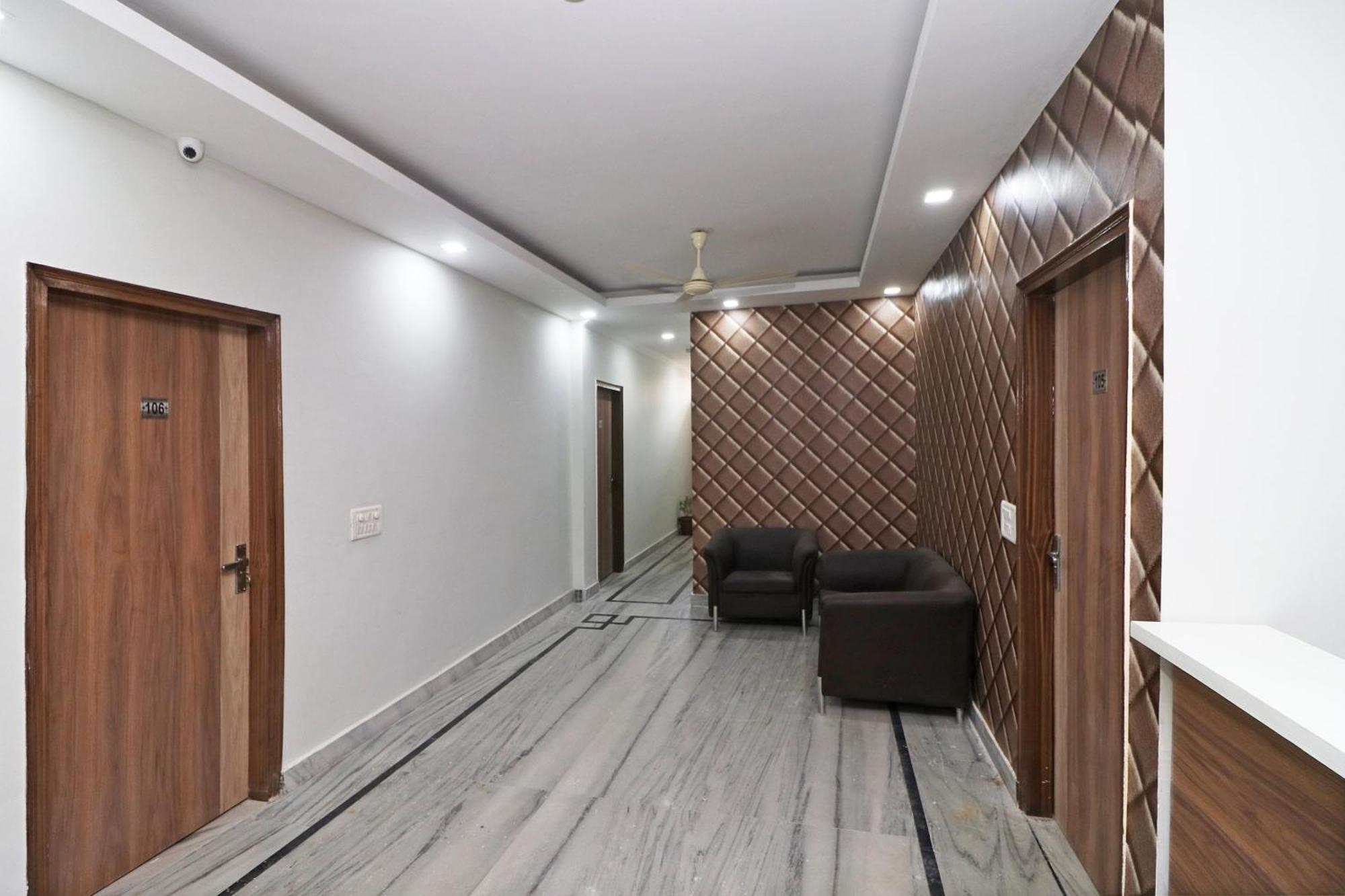 Готель Super Capital O Esscon House Near Payal Cinema Ґурґаон Екстер'єр фото