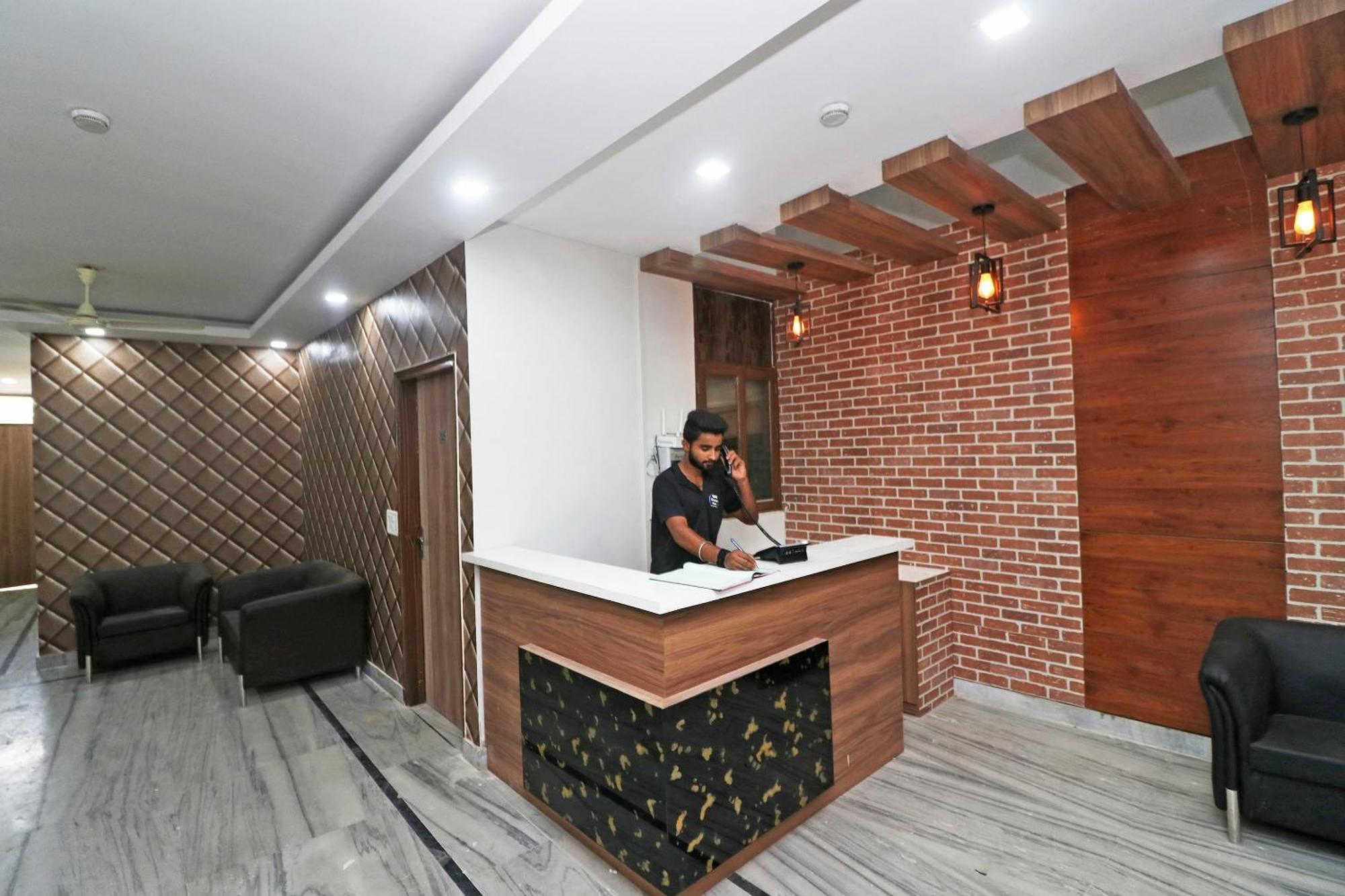 Готель Super Capital O Esscon House Near Payal Cinema Ґурґаон Екстер'єр фото